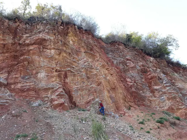 ကျောက်ဖြစ်ရုပ်ကြွင်း တွေ့ခဲ့တဲ့တောင်