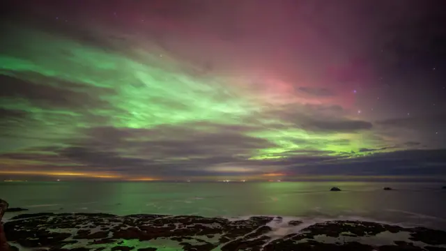 Северное сияние, снятое фотоаппаратом на длинной выдержке