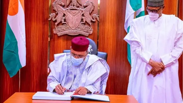Shugaban Nijar Bazoum (hagu) ya gana da Shugaba Buhari fiye da sau ɗaya tun bayan da ya zama shugaban ƙasa a 2021