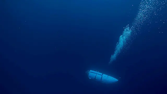 Submarino embaixo do mar