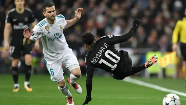 Neymar atiu Nacho Fernandez