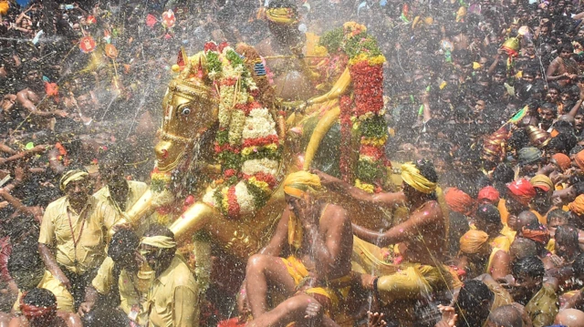 நூற்றாண்டுகள் கடந்தும் மதுரை சித்திரைத் திருவிழாவை கொண்டாட்டத்திற்கான மையமாக மக்கள் பார்ப்பது ஏன்?