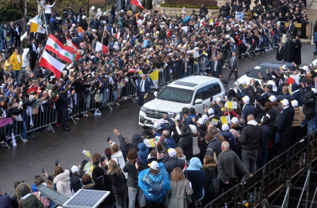 البابا لاون الرابع عشر يدعو رؤساء الطوائف المسيحية والمسلمة في لبنان إلى التغلب على العنف ورفض الإقصاء 