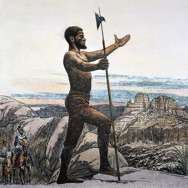 Ilustración histórica de una persona de pie sobre una roca, sosteniendo una lanza y extendiendo un brazo, con un paisaje montañoso al fondo y jinetes en la distancia.