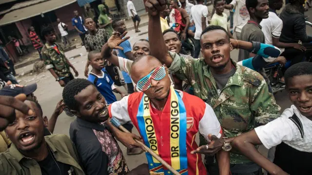 Wafuasi wakimsubiri Bemba awasili mjini Kinshasa Jumapili