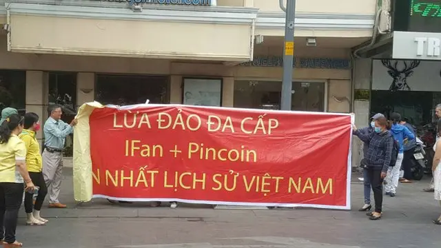 Câu hỏi đang được quan tâm hiện nay là: ai là 'ông trùm' thực sự của ụ lừa đảo qui mô này