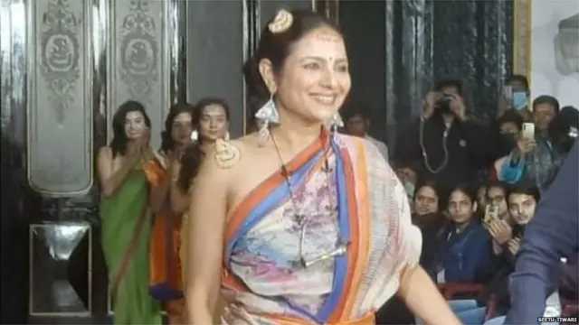 निखंड साडी