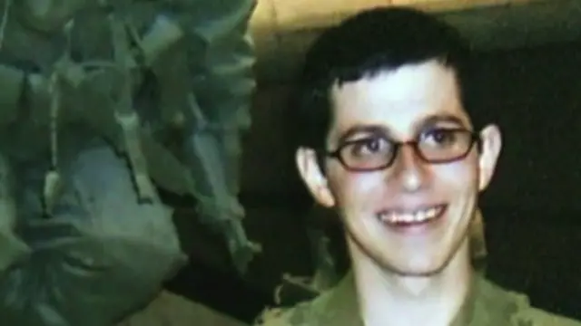 Gilad Shalit sorrindo