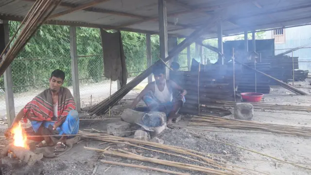 এ ধরণের অনেক কারখানা আছে বাদে মাঝিরা ও লামাপাড়া গ্রামে