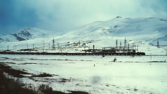 Poezd, iduщiй s zolotogo rudnika Sotk