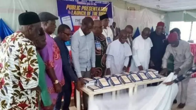 Mmemme iwepúta akwúkwó n'óha nke Fada John Odey