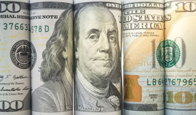 বাংলাদেশে দুই বছরেরও বেশি সময় ধরে টাকার বিপরীতে ডলারের দাম বাড়ছে