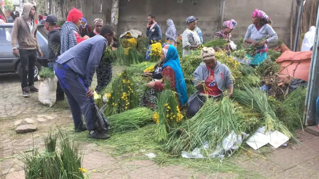gurbaa coqorsa bituuf gaafachaa jiru