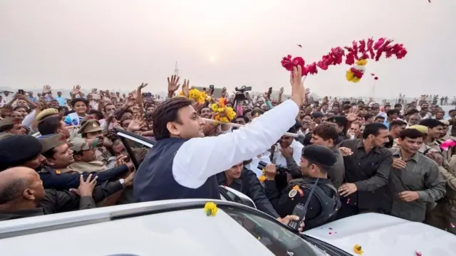 अखिलेश यादव