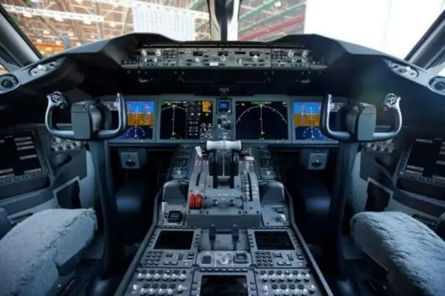 అహ్మదాబాద్, ఎయిర్ ఇండియా, కాక్‌పిట్, వాయిస్ రికార్డర్ 