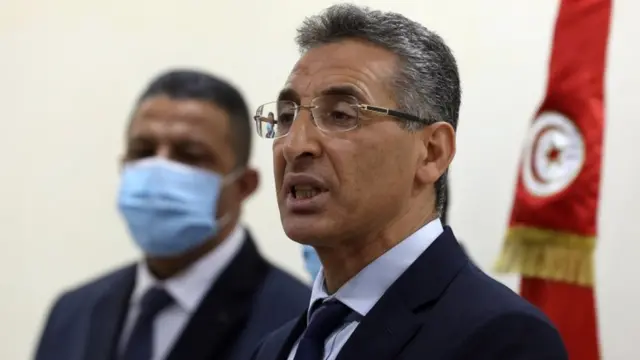 وزير الداخلية قال إن الإجراءات جاءت وفق القانون