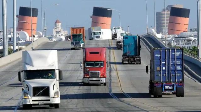 
ਡਫੀ ਦਾ ਕਹਿਣਾ ਹੈ ਕਿ ਉਹ ਸੋਚਦੇ ਹਨ ਕਿ ਸਾਰਾ ਭਾਰ ਚੁੱਕਣ ਲਈ ਅਮਰੀਕੀ ਡਰਾਈਵਰ ਕਾਫ਼ੀ ਹਨ।
