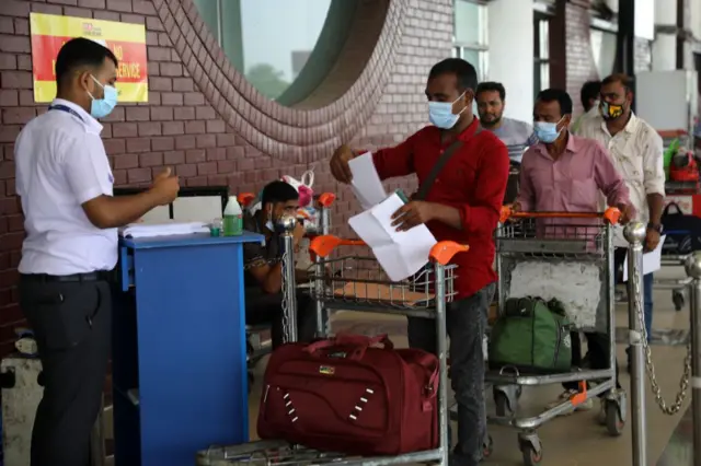 প্রবাসীদের বেশিরভাগই কাজ করতে যান মধ্যপ্রাচ্যের বিভিন্ন দেশে