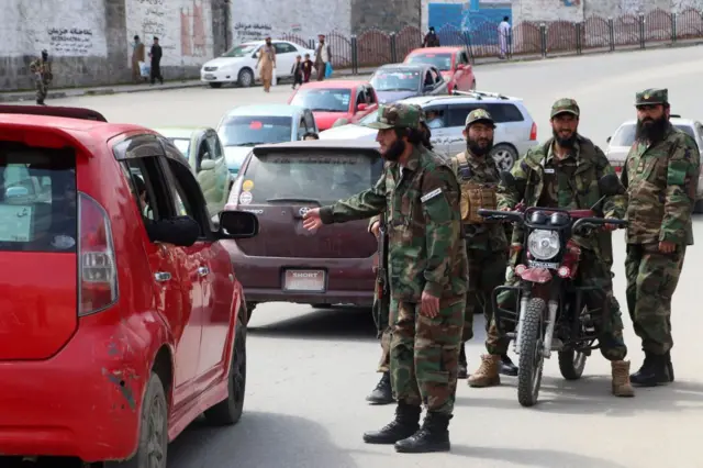 پلیس طالبان در کابل تذکر داده است که در شب عید فطر از شلیک هوایی شادیانه و استفاده از پتاقی/ترقه برای شادمانی پرهیز شود