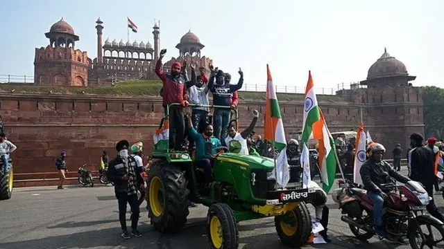 டெல்லி விவசாயிகள் போராட்டம்: குடியரசு நாள் டிராக்டர் பேரணி வன்முறை