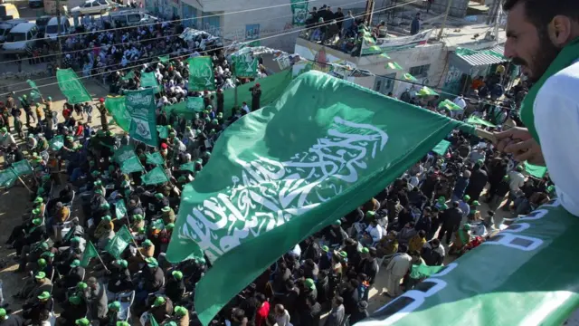 পশ্চিম তীরে রামাল্লার কাছে বিড্ডু গ্রামে হামাসের প্রচারণা মিছিল- ২০শে জানুয়ারি ২০০৬