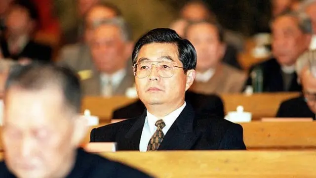 عندما انضم هو جين تاو إلى عضوية اللجنة المركزية للحزب الشيوعي كان أصغر الأعضاء سنا