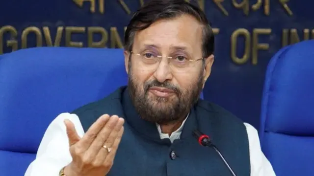 2021 డిసెంబర్ కంటే ముందే దేశంలో వ్యాక్సినేషన్ ప్రక్రియ పూర్తవుతుందని కేంద్ర మంత్రి ప్రకాశ్ జావ్‌డేకర్ ఇంతకు ముందే స్పష్టం చేశారు.