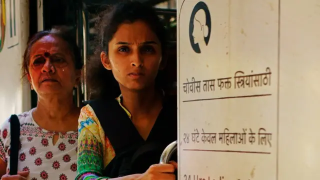 महिला, ट्रेन, मुंबई महिलाएं