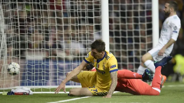 Mario Mandzukic tún jẹ góòlù míràn ní ìṣẹ́jú kẹtàdínlógójì