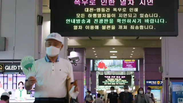 밤사이 대전 일대 선로가 침수돼 KTX 등 열차 운행이 지연됐다