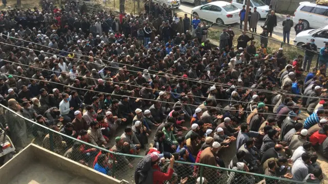 फ़िदा हुसैन के जनाज़े में उमड़ी भीड़