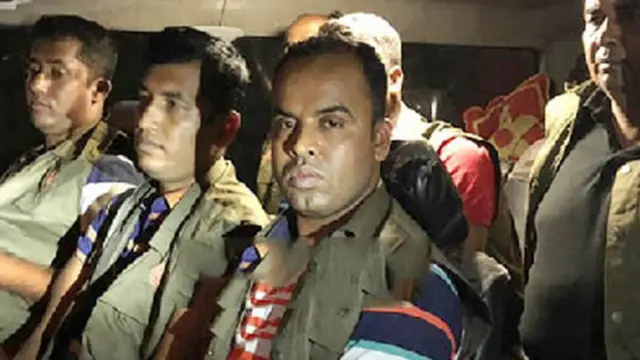 গ্রেফতারকৃত ডিবির সদস্যরা।