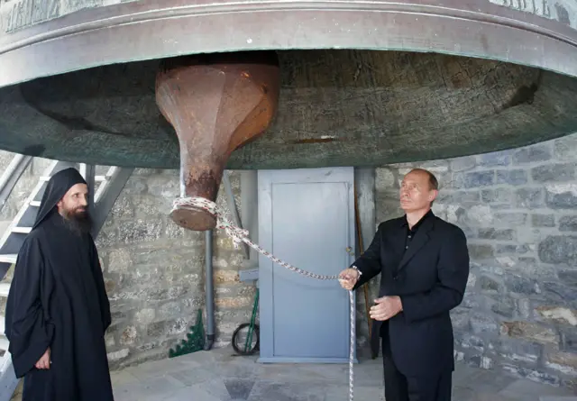 Путин бывал на Афоне дважды (на фото - во время первого визита в 2005 году)