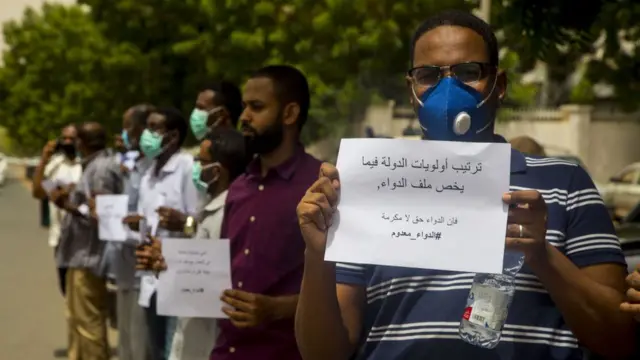 متظاهرون في السودان