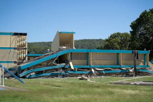 escuela derrumbada en Puerto Rico