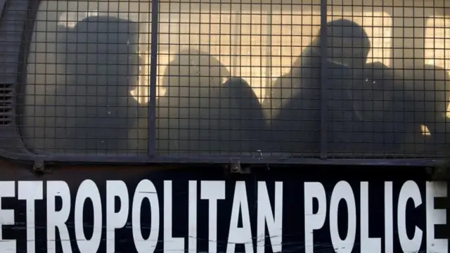 नेपाल प्रहरीले १२२ चिनियाँ नागरिकलाई काठमाण्डू उपत्यकाका विभिन्न स्थानबाट पक्राउ गरेको थियो