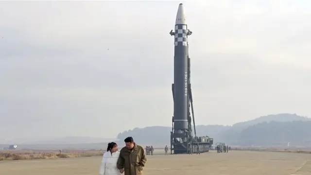 화성-17형 발사장을 찾은 김정은과 딸