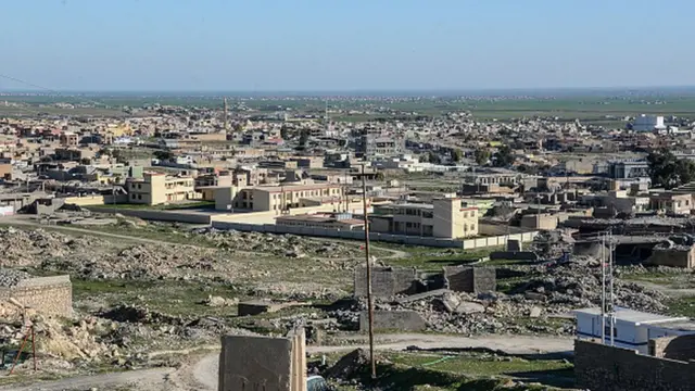 Sincar'dan kaçanların küçük bir kısmı geri dönerek evlerini yeniden inşa etmeye başladı