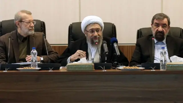 محسن رضایی دبیر مجمع، صادق لاریجانی رئیس مجمع تشخیص و علی لاریجانی رئیس مجلس شورای اسلامی