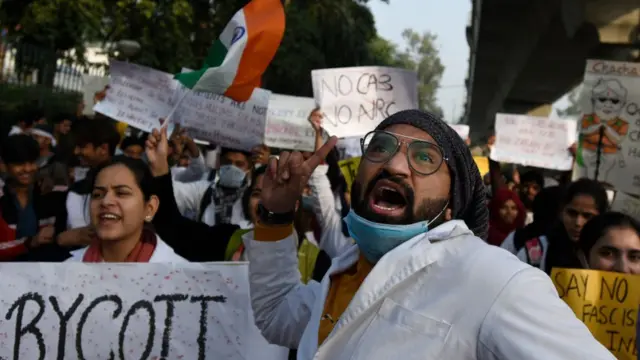 নাগরিকত্ব আইনের বিরুদ্ধে সরব দিল্লির এই ডাক্তার ও মেডিকেল শিক্ষার্থীরা।