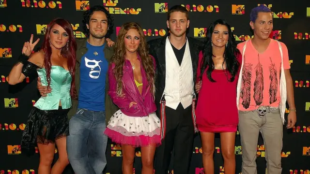 Foto mostra os integrantes do grupo RBD em premiação da MTV