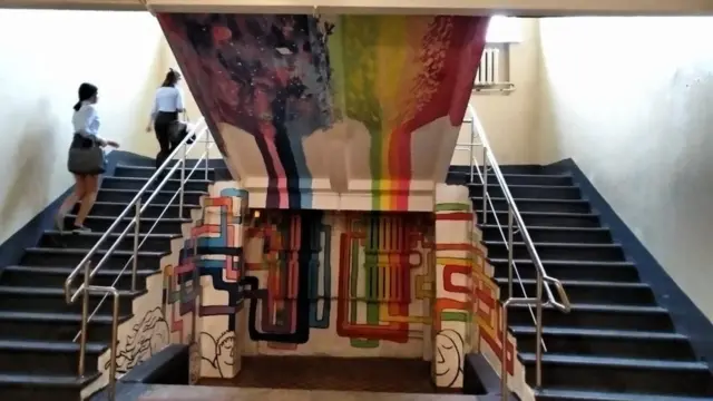 Стена в школе в Малоярославце, которую ученики расписали вместе с учительницей