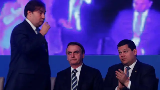 Rodrigo Maia passa por Jair Bolsonaro e Davi Alcolumbre durante cerimôniadeposito bet7kBrasíliadeposito bet7k9deposito bet7kabril