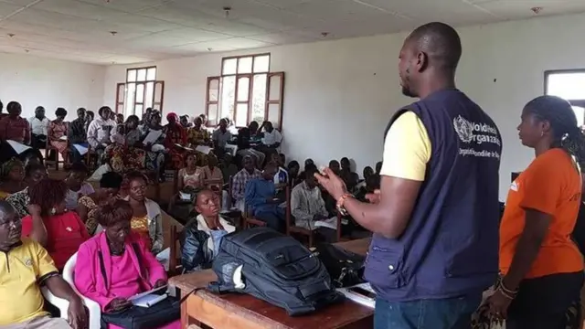 Ma'aikatan lafiyan na kokarin tabbatar da tattaunawa tsakaninsu da mutane.