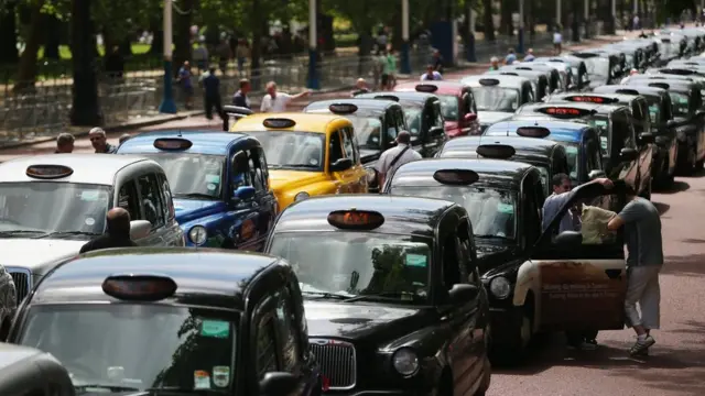 Против Uber выступают лодонские таксисты