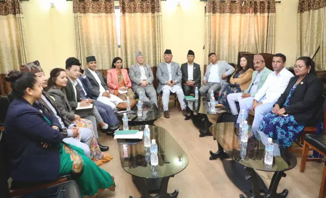 प्रतिनिधिसभामा रहेका विपक्षी दलका सांसदहरूको बैठकको दृश्य