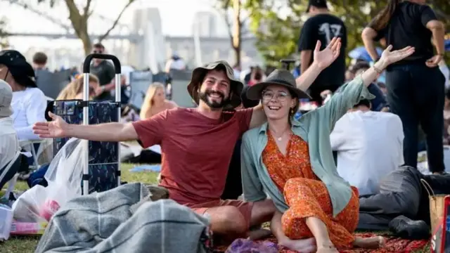 پیک نیک سال نو در خانه اپرای سیدنی