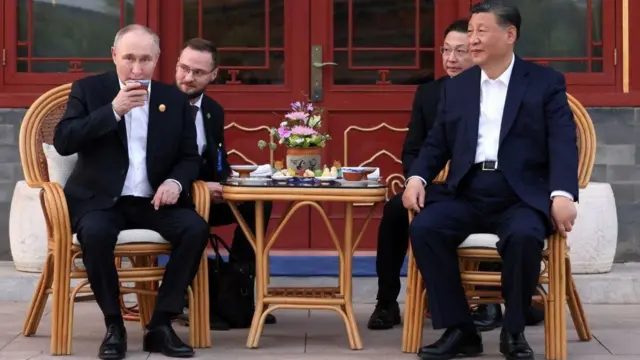 রাশিয়ার রাষ্ট্রপতি ভ্লাদিমির পুতিন এবং চীনের রাষ্ট্রপতি শি জিনপিং