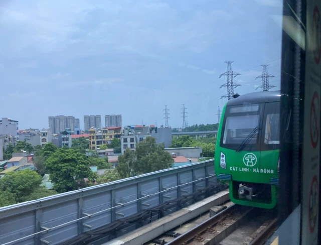 Đoàn tàu chạy tuyến đường sắt trên cao Cát Linh – Hà Đông (Hà Nội) được lắp ráp sản xuất tại Trung Quốc 