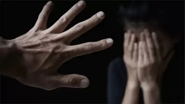 பெற்ற மகளிடமே அத்துமீறிய தந்தை